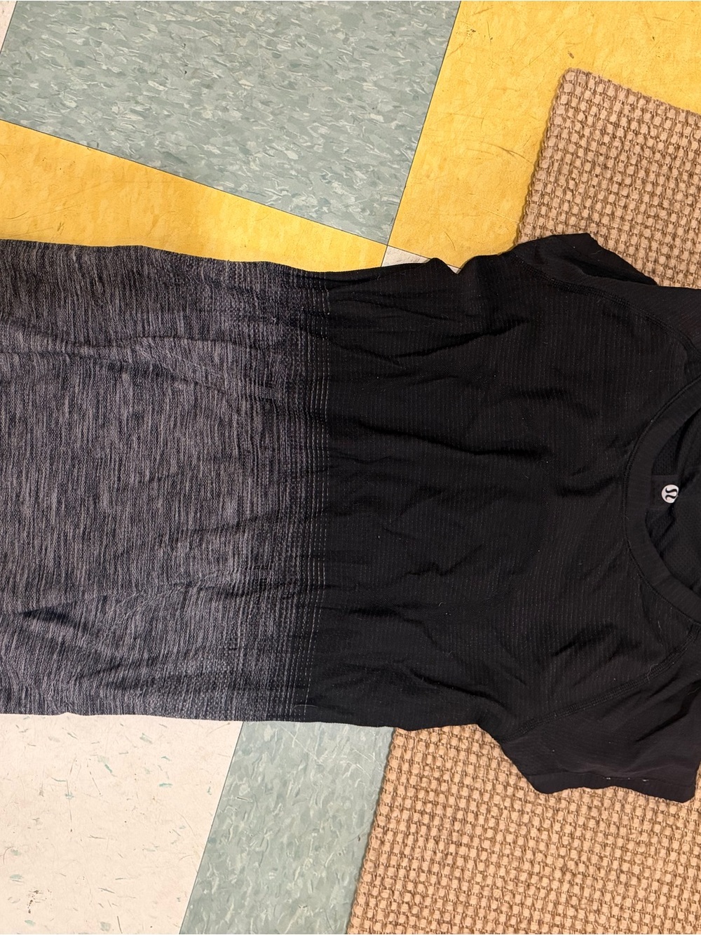 lululemon athletica women’s Black to Gray Ombre Short Sleeve Shirt
